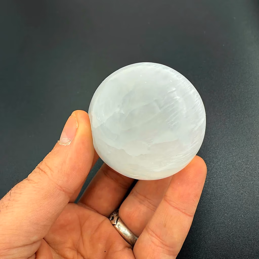Selenit Küre 6mm İncele ve Satın Al Selenit Küre 6mm - Orijinal Doğal Taş ve Şifa Kristali Görsel 1