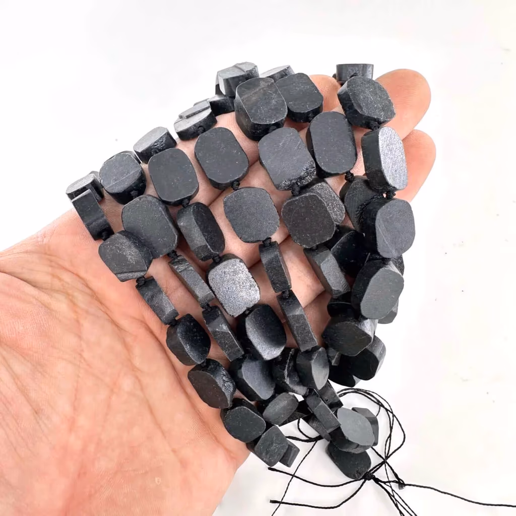 Şungit Dizi 15x12x5mm İncele ve Satın Al Şungit Dizi 15x12x5mm - Orijinal Doğal Taş ve Şifa Kristali Görsel 1