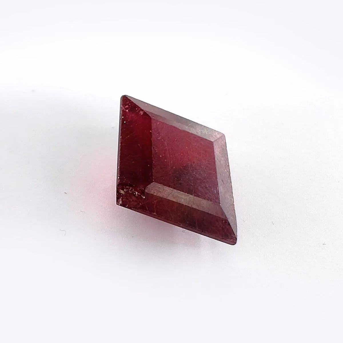 Yakut Kabaşon 6A+ K052
