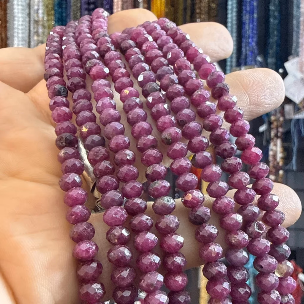 Yakut Rondela Dizi 4*6 mm İncele ve Satın Al Yakut Rondela Dizi 4*6 mm - Orijinal Doğal Taş ve Şifa Kristali Görsel 1