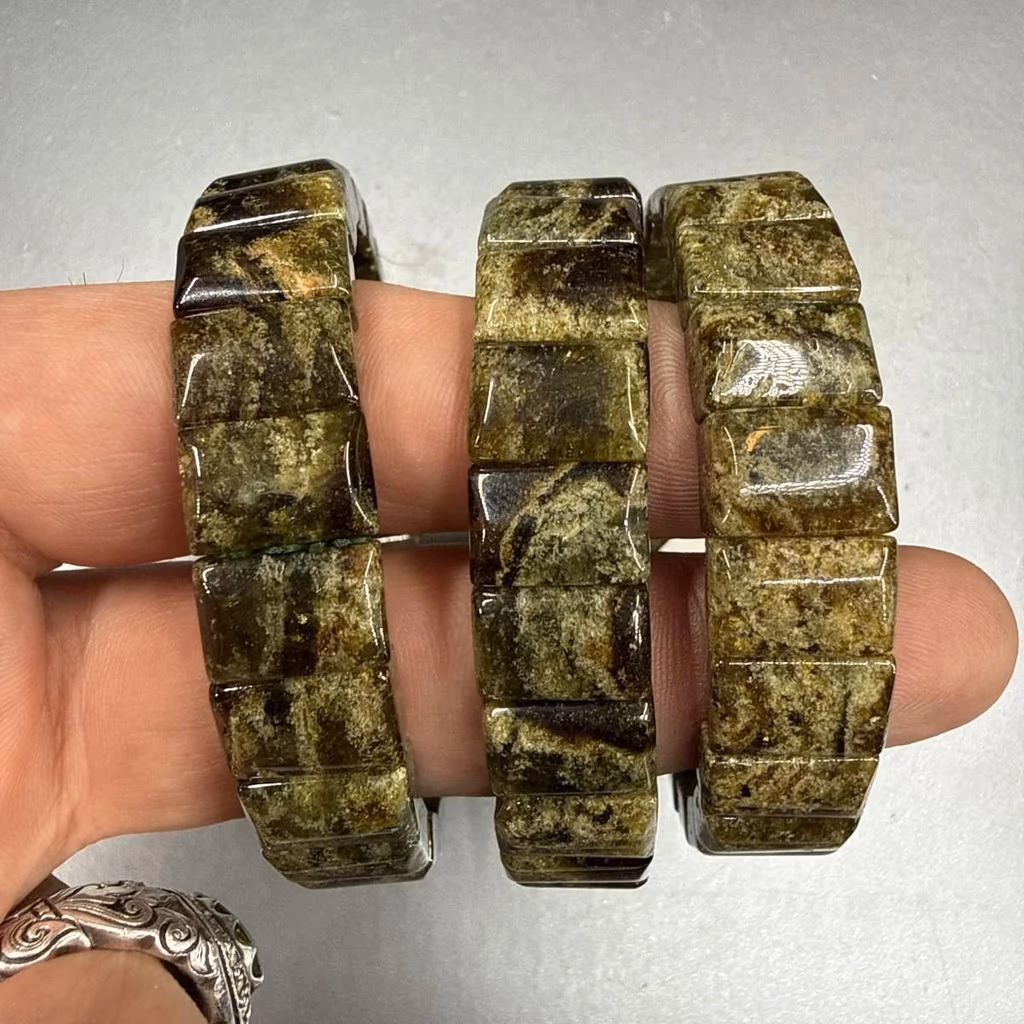 Yeşil Garnet Rolex Bileklik İncele ve Satın Al Yeşil Garnet Rolex Bileklik - Orijinal Doğal Taş ve Şifa Kristali Görsel 1