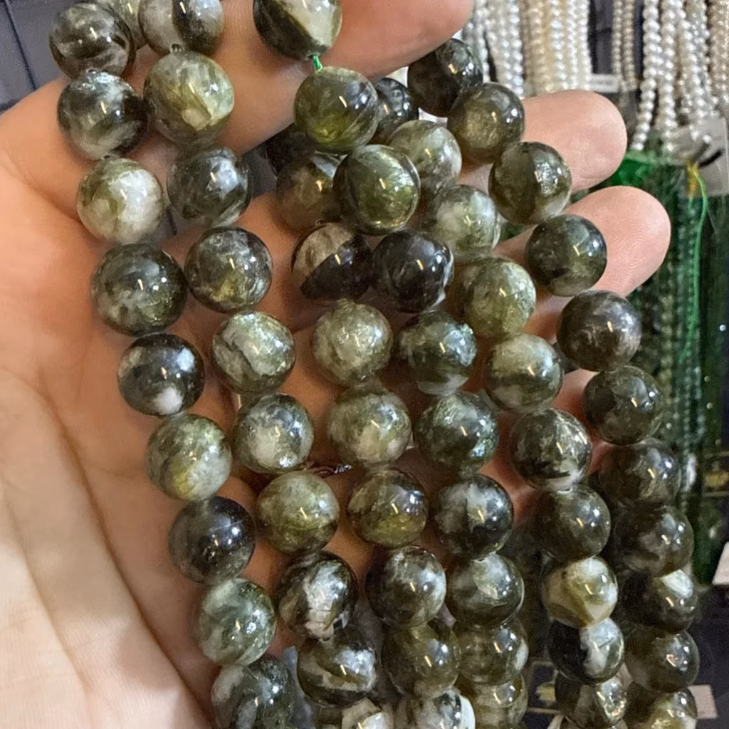 Yeşil Lepidolit Dizi 12 mm İncele ve Satın Al Yeşil Lepidolit Dizi 12 mm - Orijinal Doğal Taş ve Şifa Kristali Görsel 1