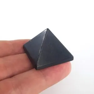 Alternative view of Şungit Piramit S Boy