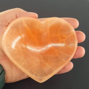 Alternative view of Turuncu Selenit Kase Kalp