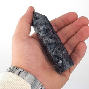 Alternative view of Larvakit Obelisk