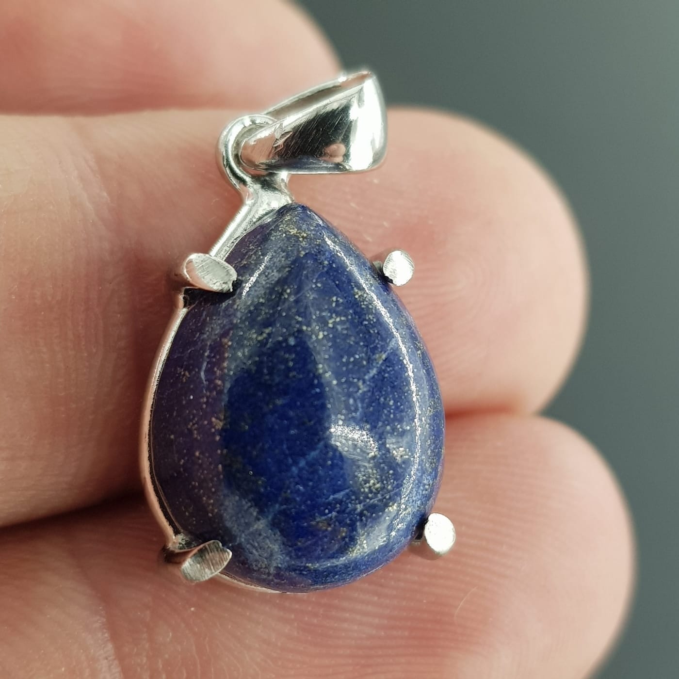 Lapis Lazuli Kolye Ucu (Gümüş) Lapis Lazuli Kolye Ucu (Gümüş) - Lapislazuli Taşı Enerjisi ve Doğal Formu