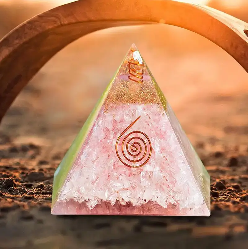 Do al kristal cevheri piramit ifa enerji ta kaplan g z Reiki orgonit piramidi s sler.jpg Sarkaç Adam