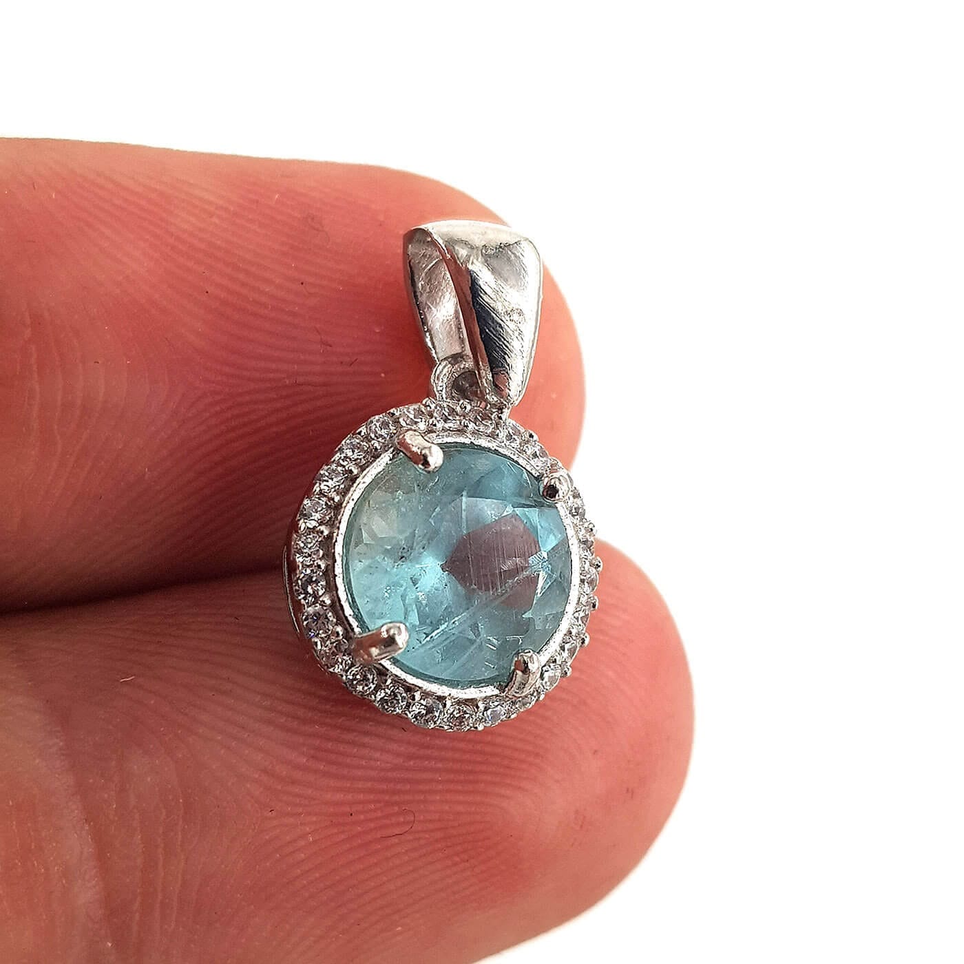Topaz Kolye Ucu (Gümüş) Topaz Kolye Ucu (Gümüş) - Topaz Taşı Enerjisi ve Doğal Formu