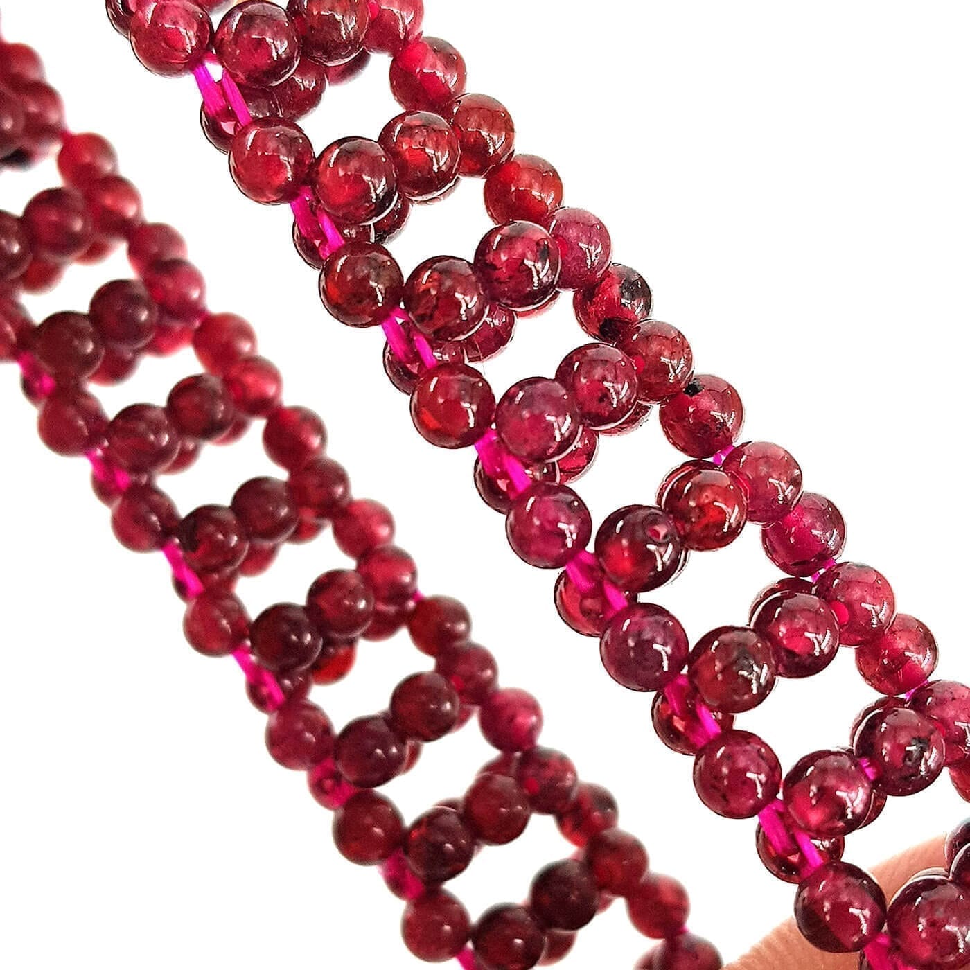 Garnet (Lal) Bileklik Örgü Garnet (Lal) Bileklik Örgü - Garnet Taşı Enerjisi ve Doğal Formu