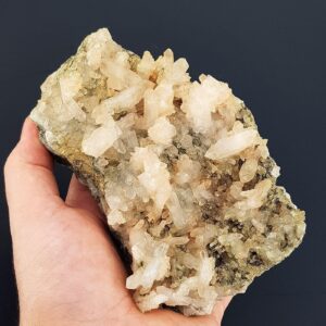 Epidotlu Kristal Kuvars Ham Taş