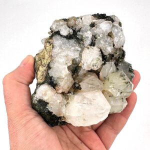 Epidotlu Kristal Kuvars Ham Taş