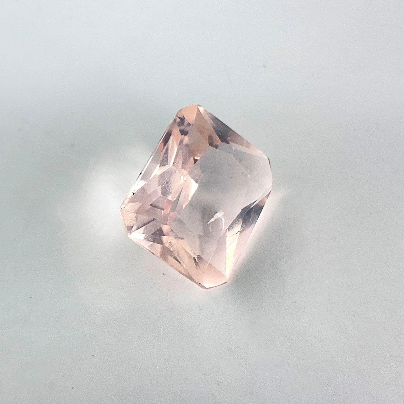 Morganit Kabaşon 6A+ K055