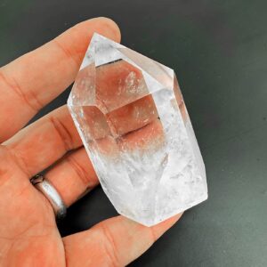 Kristal Kuvars Obelisk