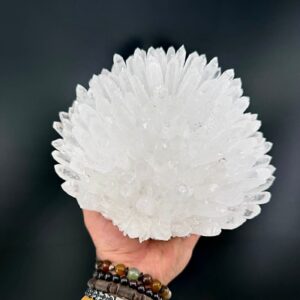 Alternative view of Kristal Kuvars Demeti