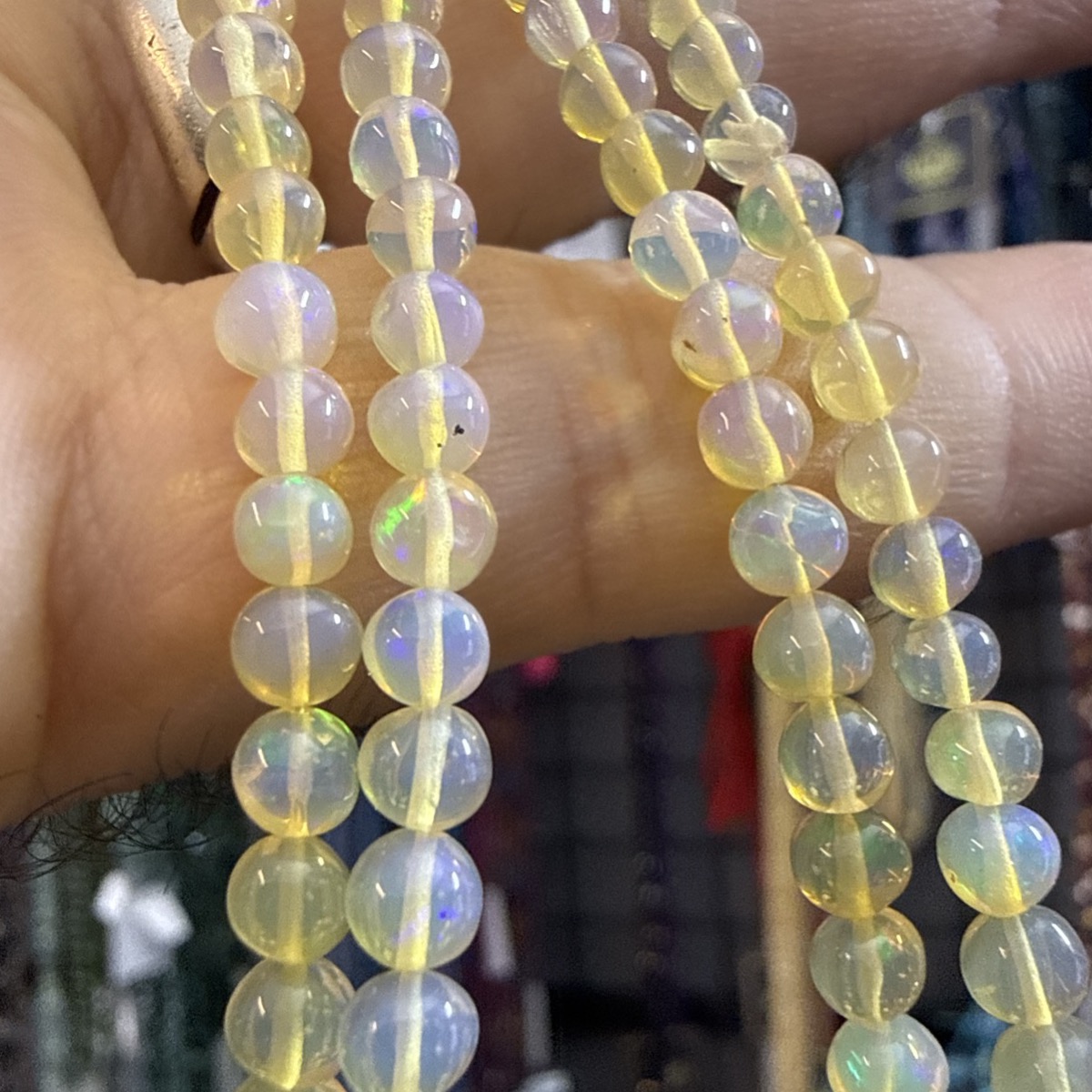 Opal A+ Dizi 4 mm Opal A+ Dizi 4 mm - Opal Taşı Enerjisi ve Doğal Formu