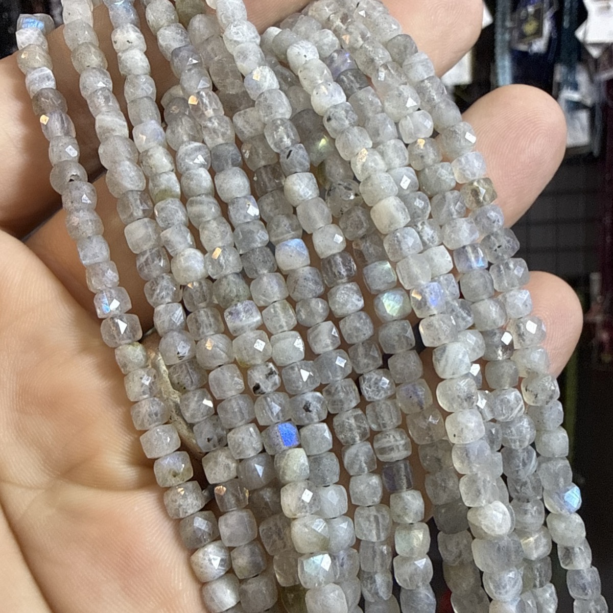 Labradorit Dizi Küp 4 mm